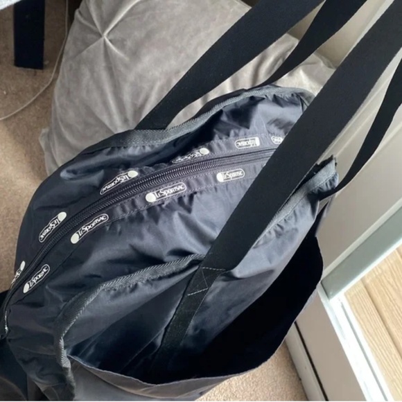 LeSportSac Leisure Oversized Travel Bag and Crossbody - Picture 5 of 8